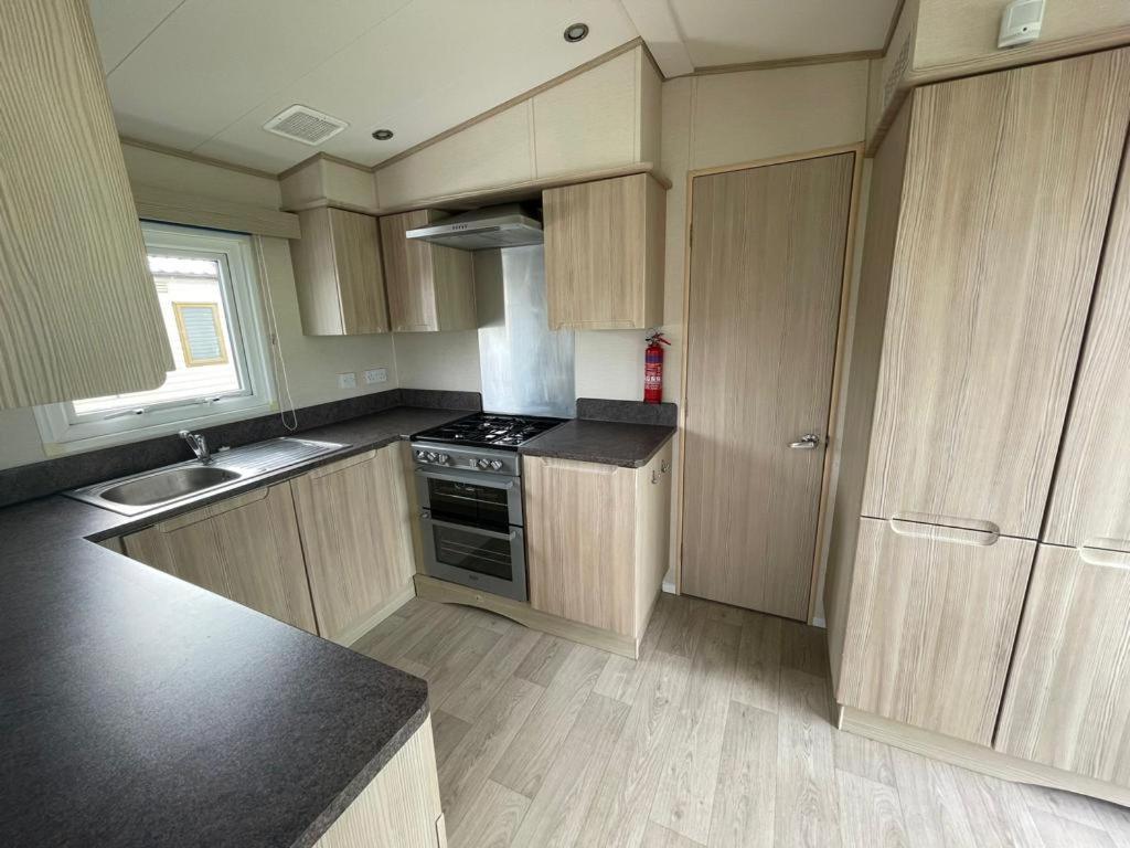 Pg177 Golden Palm Resort 8 Berth Caravan With Decking 查珀尔圣伦纳兹 外观 照片